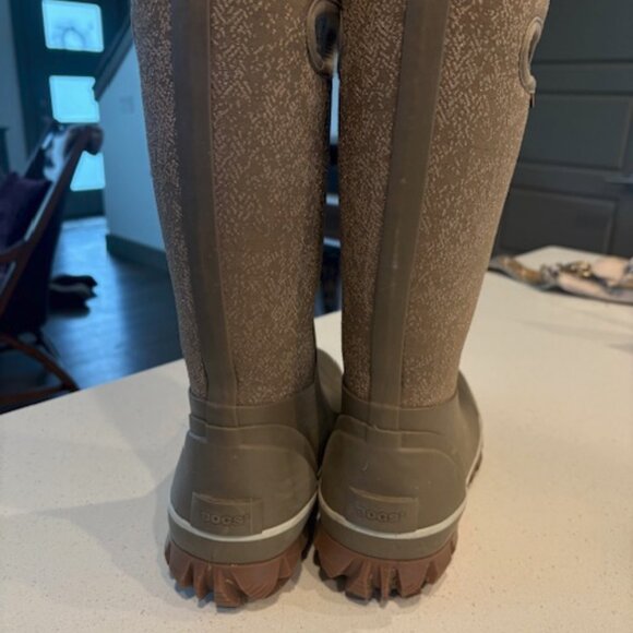 Bogs Women's Winter Boots - like new - Picture 2 of 5
